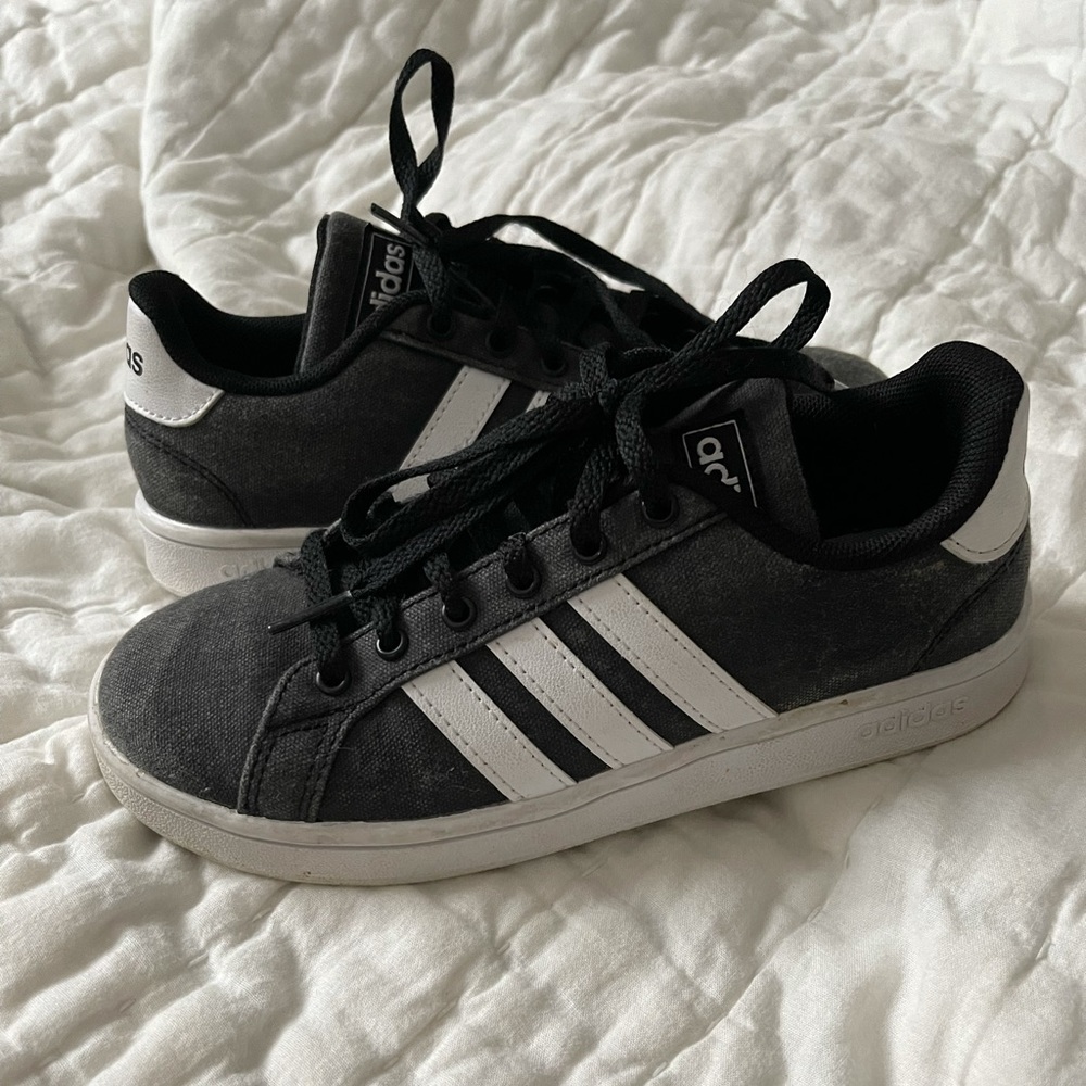ADIDAS SNEAKERS